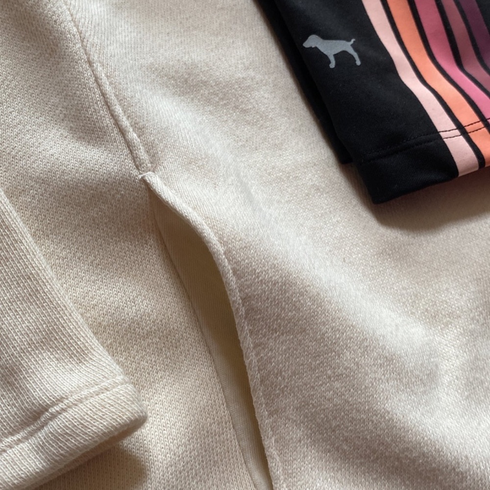 NWT VS PINK MEDIUM/LARGE RARE SET - Picture 4 of 7